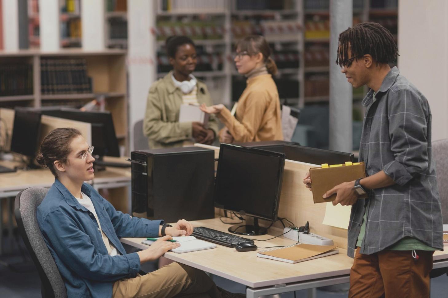 Espace de formation moderne avec équipement professionnel